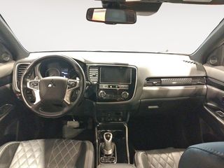 Mitsubishi Outlander PHEV Kaiteki 4WD
