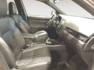 Mitsubishi Outlander PHEV Kaiteki 4WD