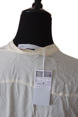 Camisa / blusa de manga larga con detalle de volan