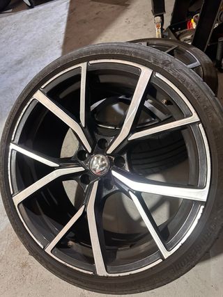 Llantas 8R con neumáticos