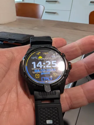 TicWatch Atlas Wear OS by Google pari al nuovo.