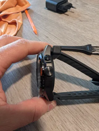 TicWatch Atlas Wear OS by Google pari al nuovo.