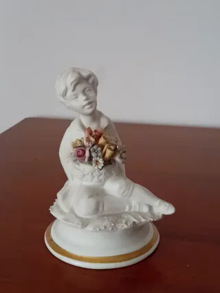 Statuetta Capodimonte Bambino con Fiori
