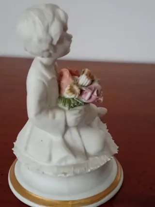 Statuetta Capodimonte Bambino con Fiori