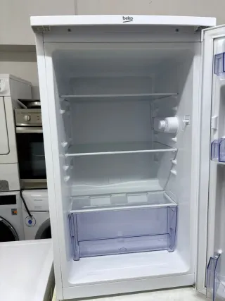 Nevera Beko pequeña