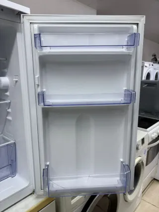 Nevera Beko pequeña