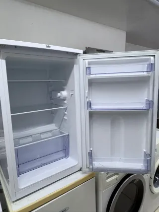 Nevera Beko pequeña
