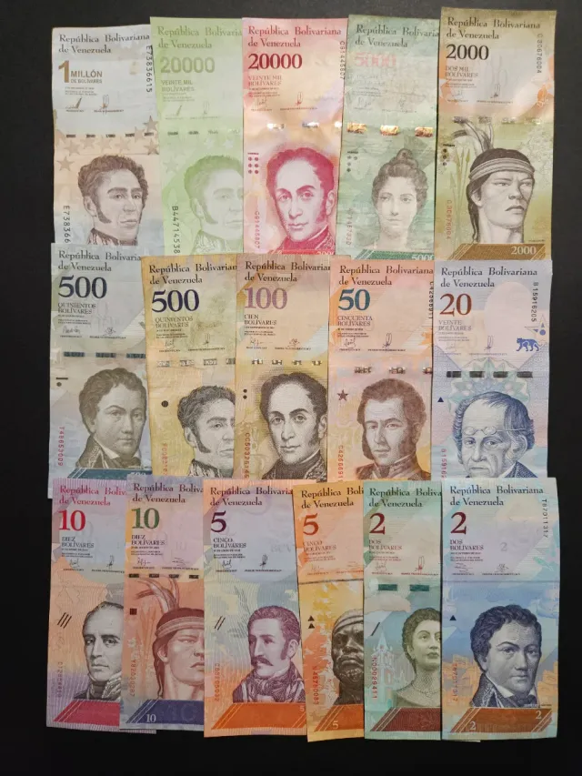 Lote de 16 Billetes de Venezuel