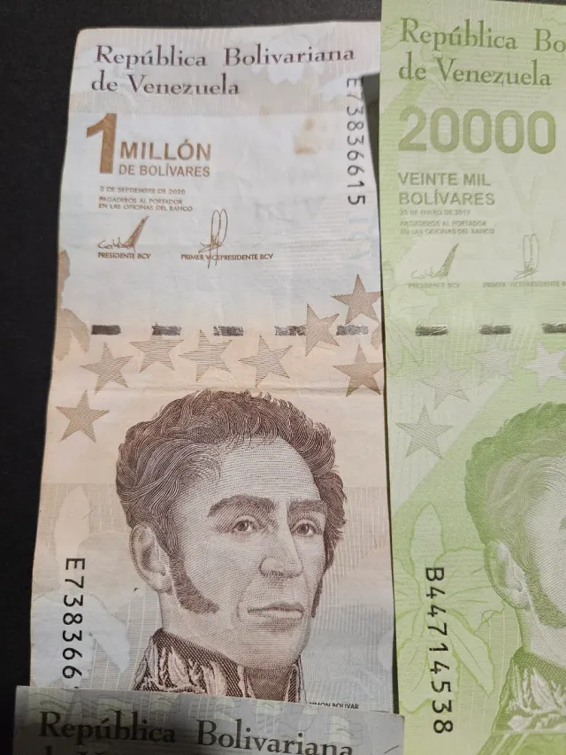 Lote de 16 Billetes de Venezuel