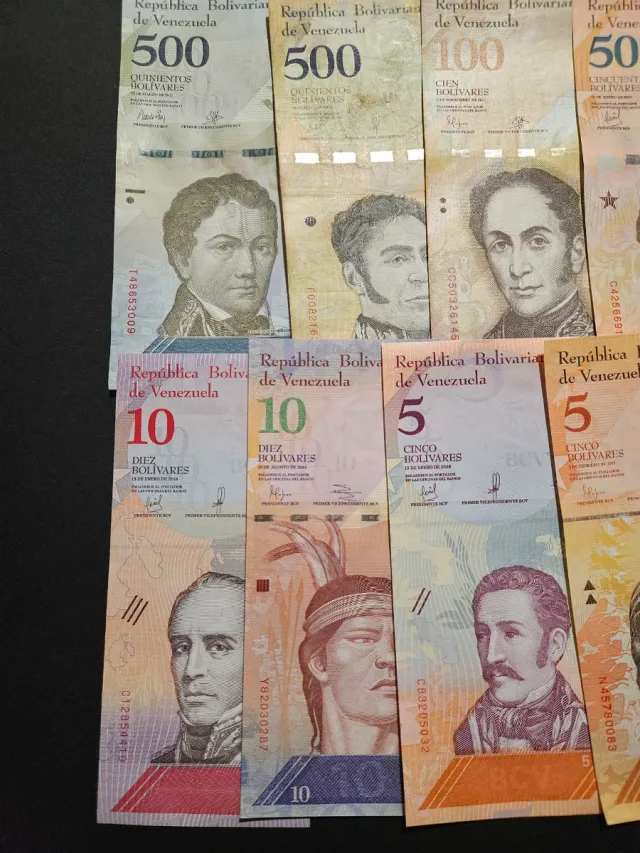 Lote de 16 Billetes de Venezuel