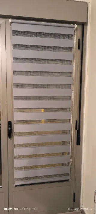 Coppia di tende a rullo giorno e notte grigio pastello