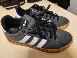 Zapatillas Adidas Gris y Blanco