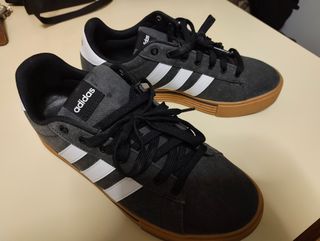 Zapatillas Adidas Gris y Blanco