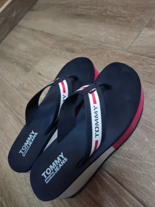 Chanclas Tommy Hilfiger Negras Rojas