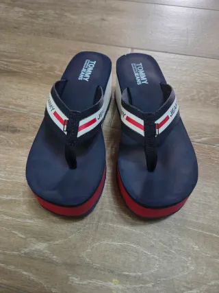 Chanclas Tommy Hilfiger Negras Rojas