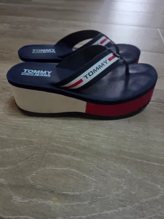 Chanclas Tommy Hilfiger Negras Rojas