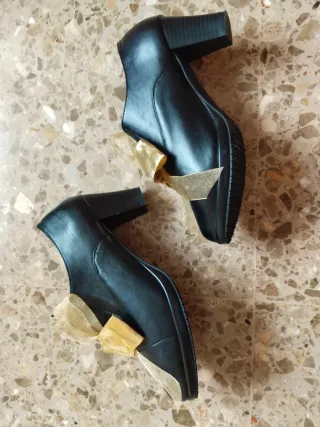 Zapatos Fallera/Fiesta M&M Negros y Dorados