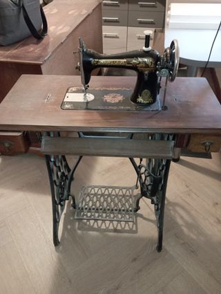 Máquina de coser Singer antigua