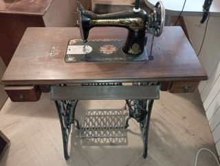 Máquina de coser Singer antigua