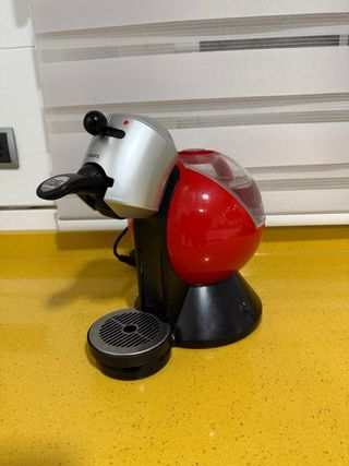 Cafetera Dolce Gusto Roja y Plateada