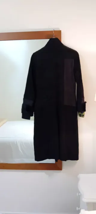 Abrigo de diseño negro y multicolor de  CUSTO