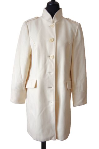 Abrigo de lana blanco estilizado de lana