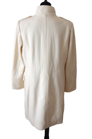 Abrigo de lana blanco estilizado de lana