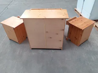 Cómoda y 2 mesitas de noche de madera