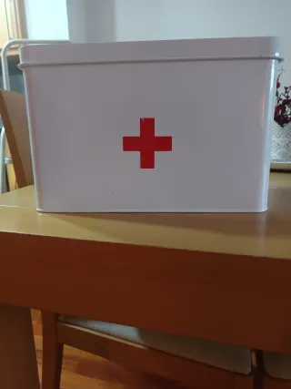 Botiquín de primeros auxilios metálico blanco