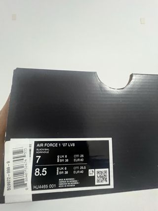 Nike Air Force 1 Negras y Plateadas