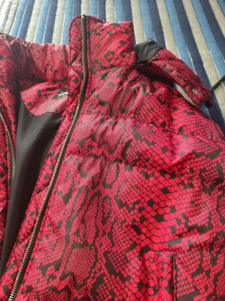 Cazadora bomber Zara estampado serpiente