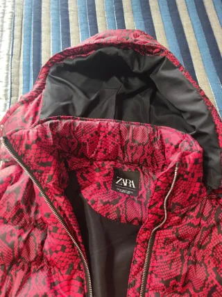 Cazadora bomber Zara estampado serpiente