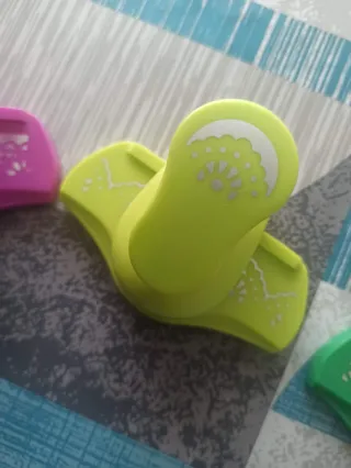 Troqueladora de bordes decorativos