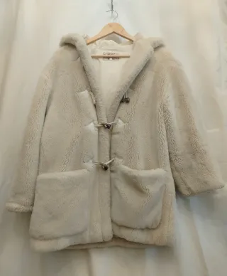 Abrigo peluche beige