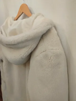 Abrigo peluche beige