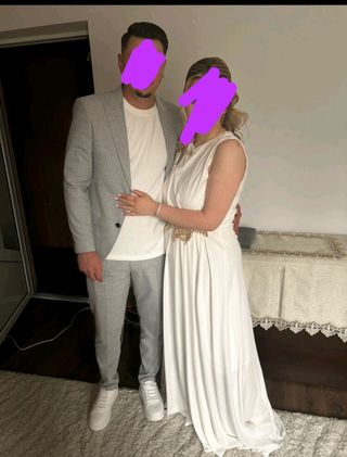 URGE. Vestido de Novia Blanco con Detalles Dorados