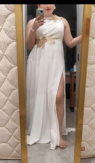 URGE. Vestido de Novia Blanco con Detalles Dorados