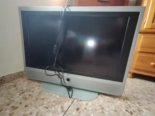 Televisor Loewe Negro/Plateado.