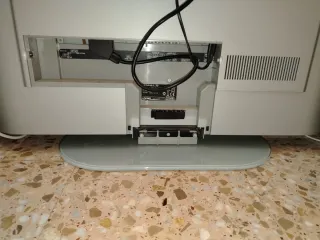 Televisor Loewe Negro/Plateado.