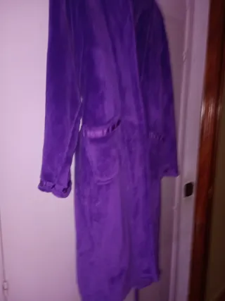 Bata de mujer morada