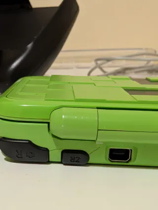 Nintendo 2DS XL Minecraft Creeper Edition