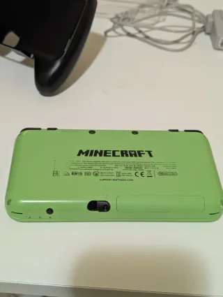 Nintendo 2DS XL Minecraft Creeper Edition