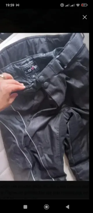 Pantalón de moto negro con detalles