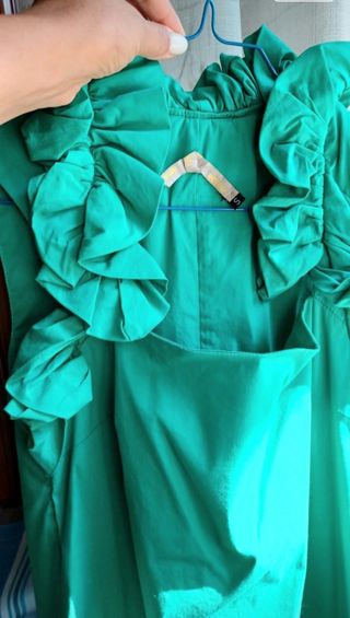 Vestito verde con volant