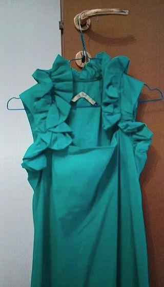 Vestito verde con volant