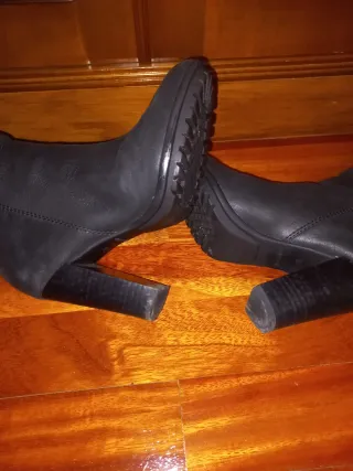 Botas forradas negras y grises