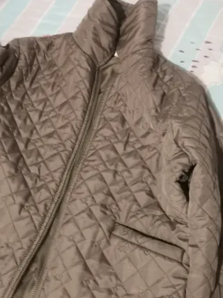 Cazadora acolchada mujer beige