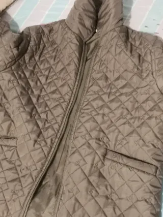 Cazadora acolchada mujer beige