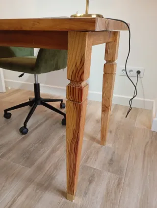 Elegante mesa  despacho u oficina madera