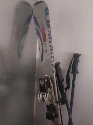 Esquís Salomon casi nuevos con su bolsa de transpo